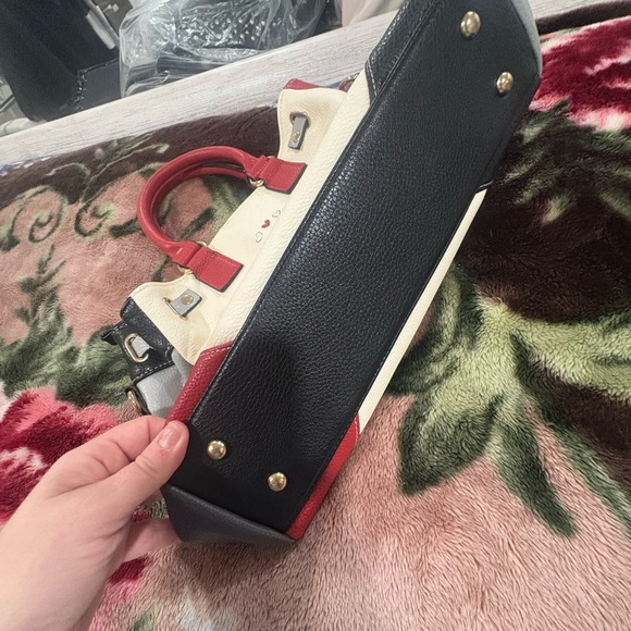 Disney Mickey Mouse And Minnie Mouse Love Story Handbag - Picture 4 of 7